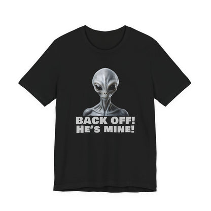 Alien Abduction Shirt – "Back Off He's Mine!" Funny UFO Humor Dark Theme Tee for Sci-Fi Fans & Funny Couples. Unisex Jersey Short Sleeve Tee