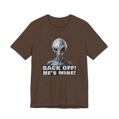 Alien Abduction Shirt – "Back Off He's Mine!" Funny UFO Humor Dark Theme Tee for Sci-Fi Fans & Funny Couples. Unisex Jersey Short Sleeve Tee
