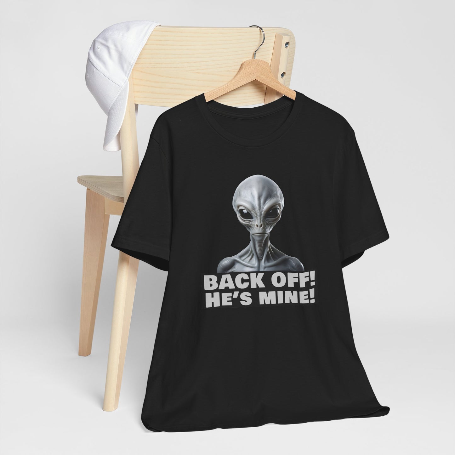 Alien Abduction Shirt – "Back Off He's Mine!" Funny UFO Humor Dark Theme Tee for Sci-Fi Fans & Funny Couples. Unisex Jersey Short Sleeve Tee